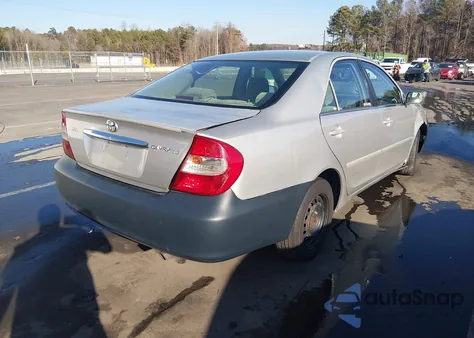 2004 Toyota Camry Le z USA, uszkodzony, nr VIN 4T1BE32K64U875233